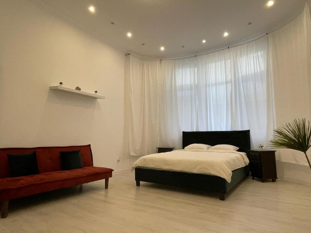 Outstanding 3br Ultracentral Cityview Balcony Aaa *